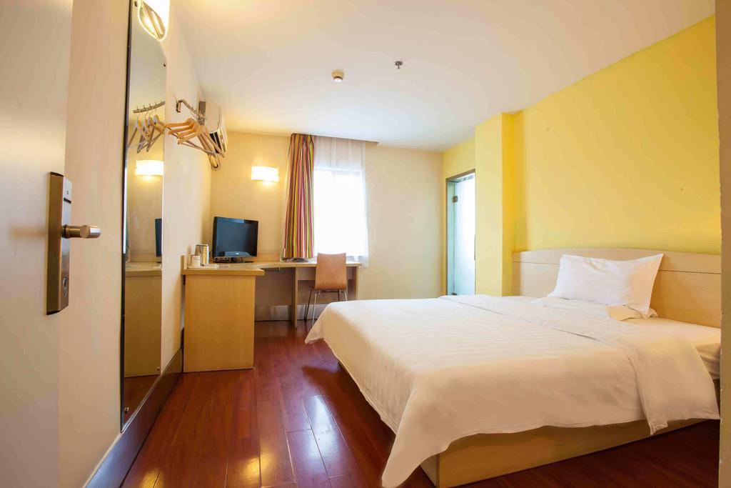 7Days Inn Foshan Dongfang Square Walmart Room photo