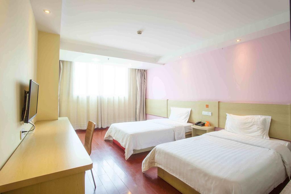 7Days Inn Foshan Dongfang Square Walmart Room photo