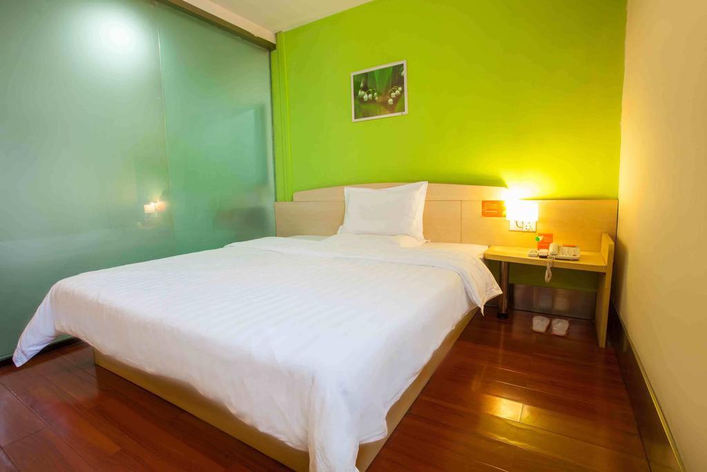 7Days Inn Foshan Dongfang Square Walmart Room photo