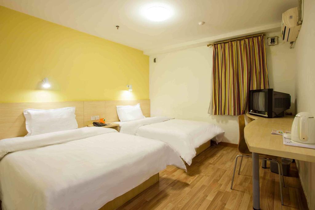 7Days Inn Foshan Dongfang Square Walmart Room photo