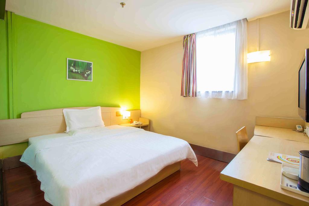 7Days Inn Foshan Dongfang Square Walmart Room photo