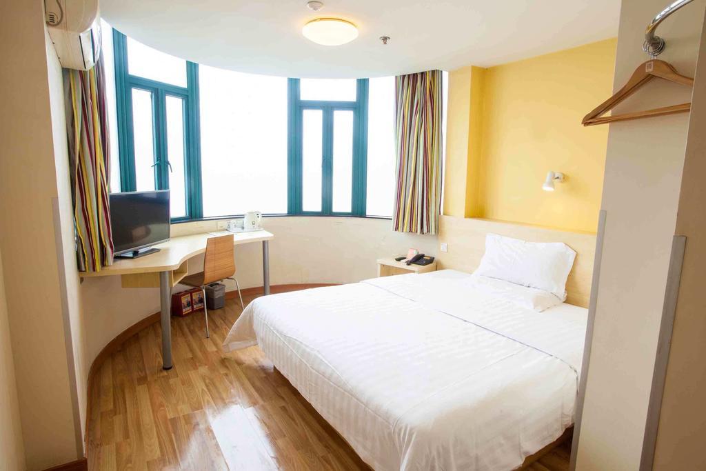 7Days Inn Foshan Dongfang Square Walmart Room photo